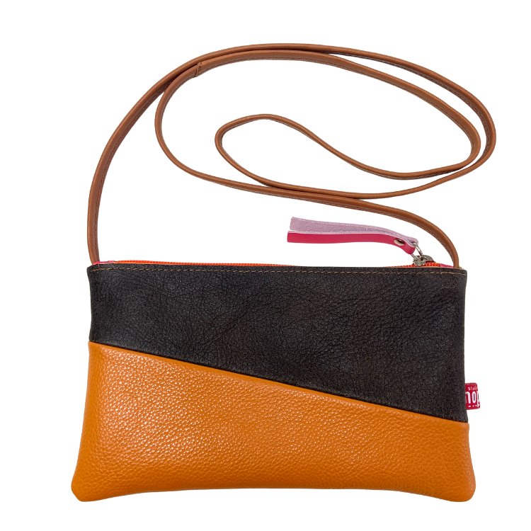 Studio Hop | tassenatelier | workshops tas maken | cursus tas maken | tassen | maatwerk | dutch design | telefoontasje | mobieltasje | tasje uit restleer