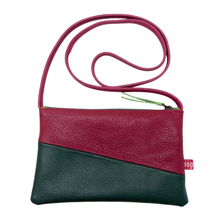 Studio Hop | tassenatelier | workshops tas maken | cursus tas maken | tassen | maatwerk | dutch design | telefoontasje | mobieltasje | tasje uit restleer