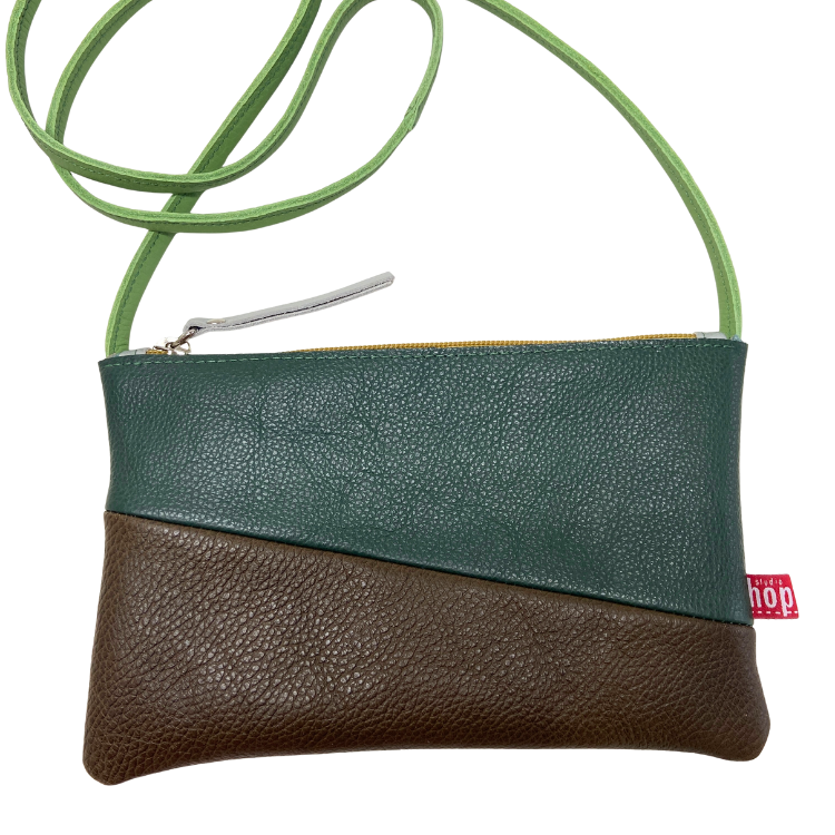 Studio Hop | tassenatelier | workshops tas maken | cursus tas maken | tassen | maatwerk | dutch design | telefoontasje | mobieltasje | tasje uit restleer