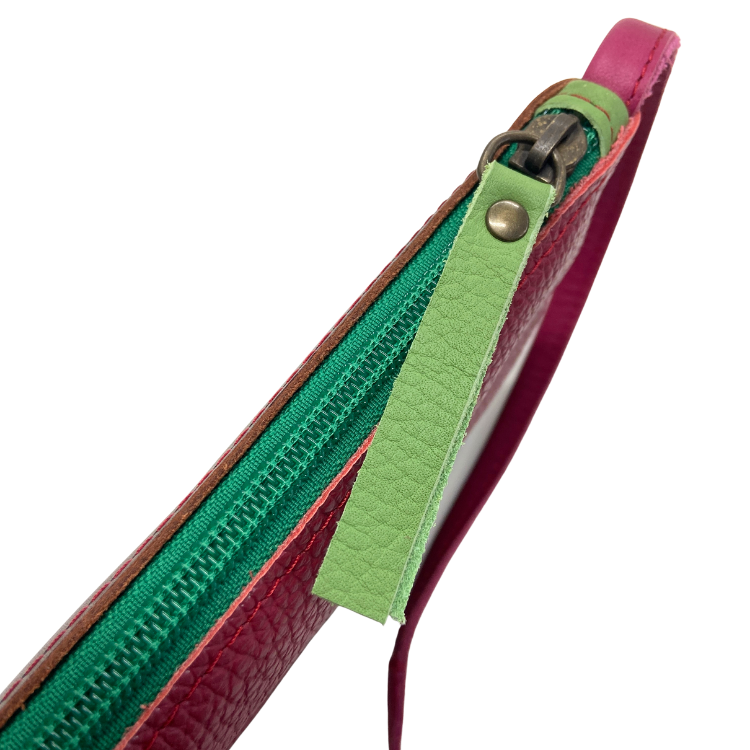 Studio Hop | tassenatelier | workshops tas maken | cursus tas maken | tassen | maatwerk | dutch design | telefoontasje | mobieltasje | tasje uit restleer